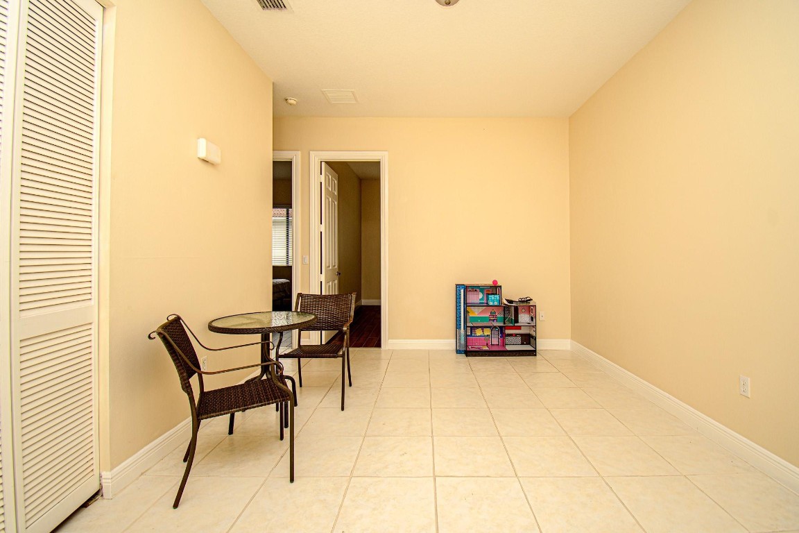 2407 Venetian Way