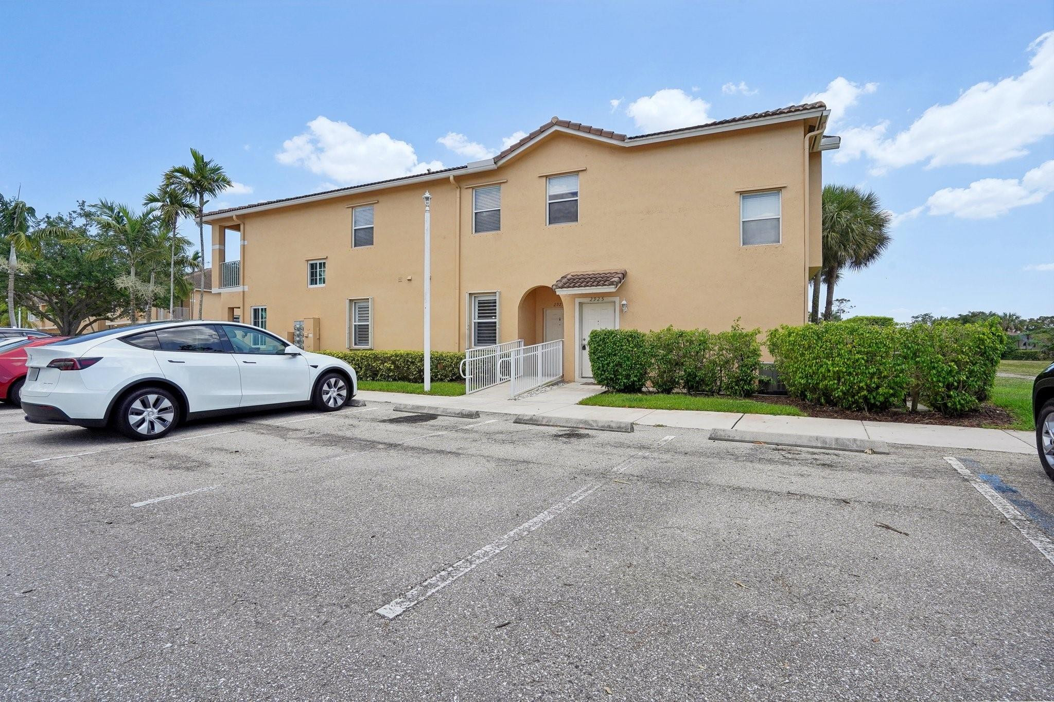 2923 Crestwood Ter 5104