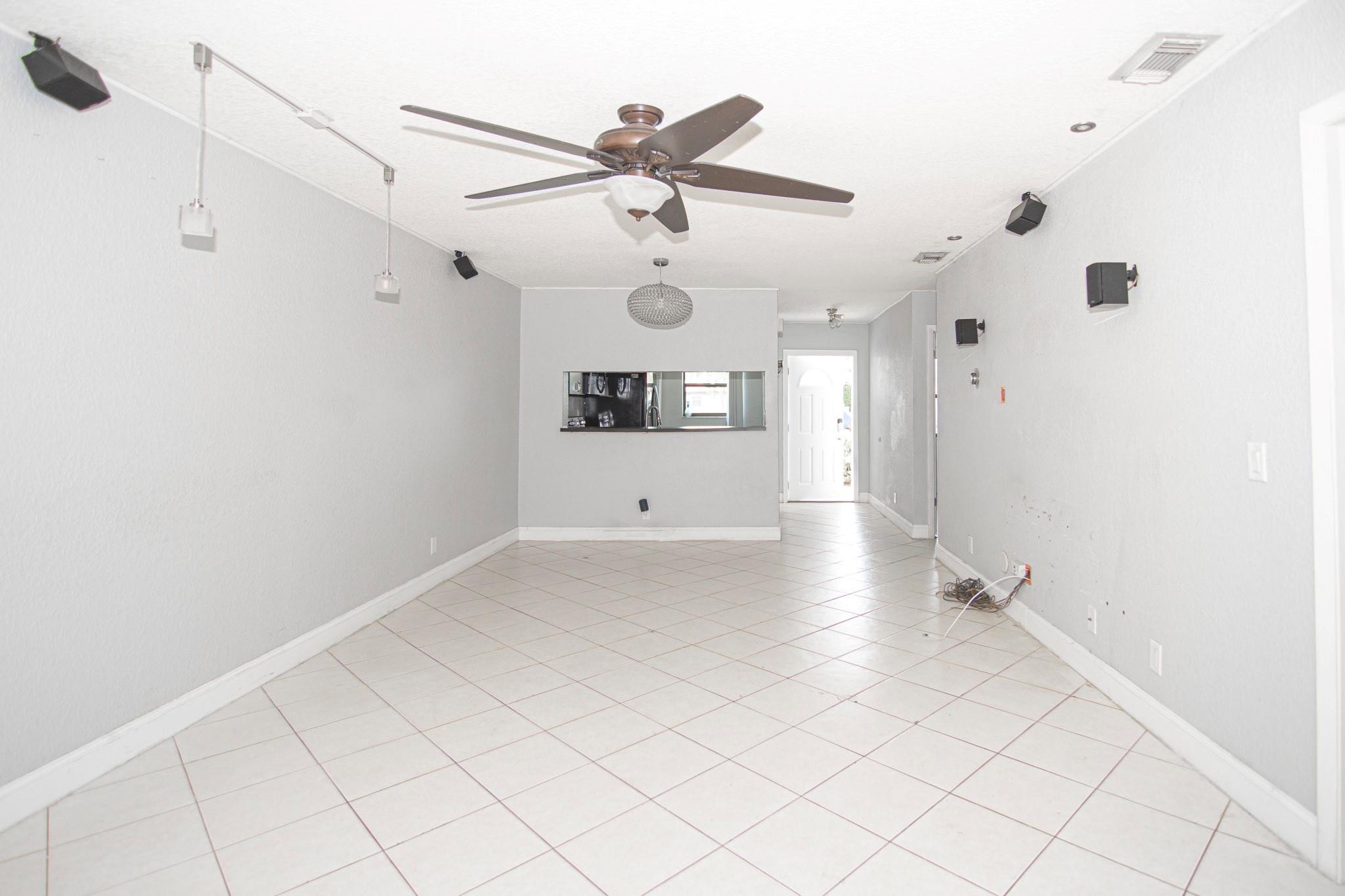 369 NW 36th Ave