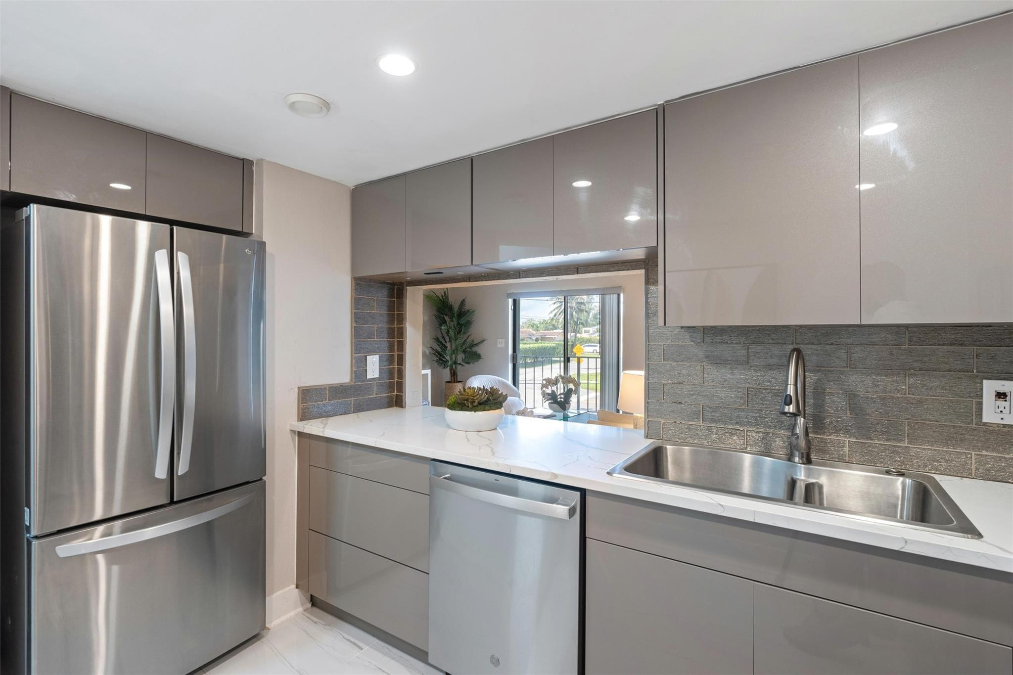 4013 N Ocean Dr 107