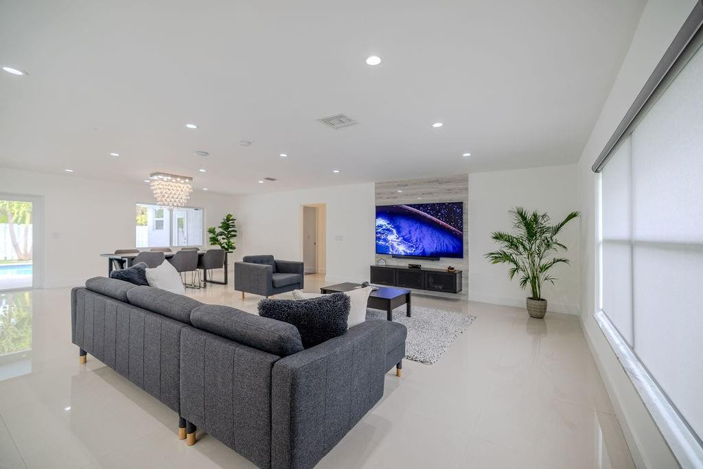 8551 Gatehouse Rd