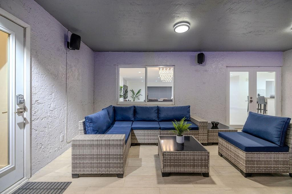 8551 Gatehouse Rd
