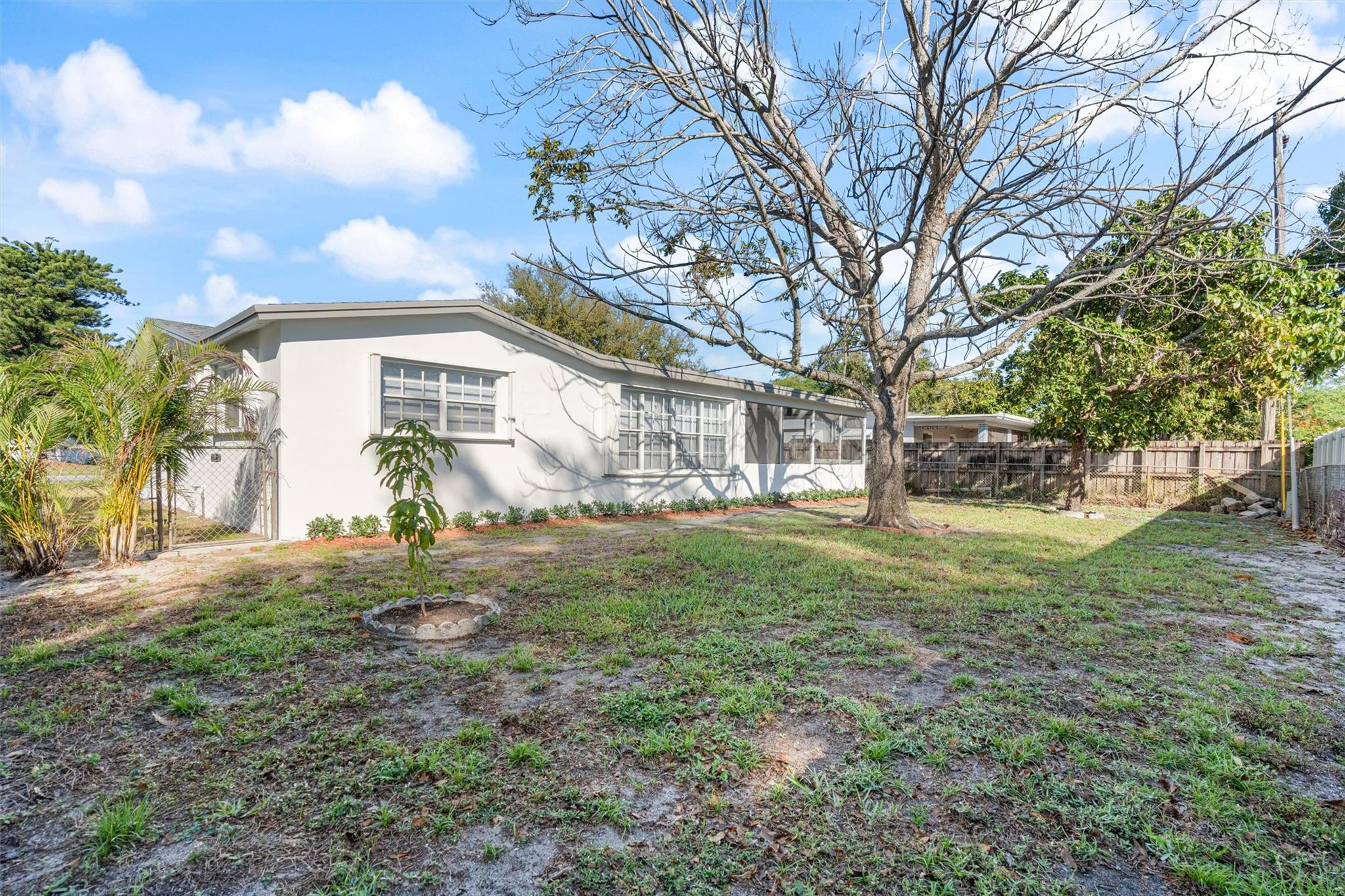 421 SW 71st Ave