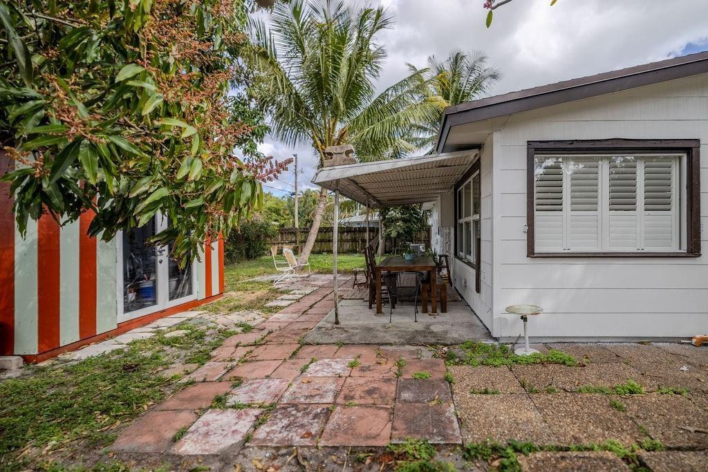 1651 NE 32nd St