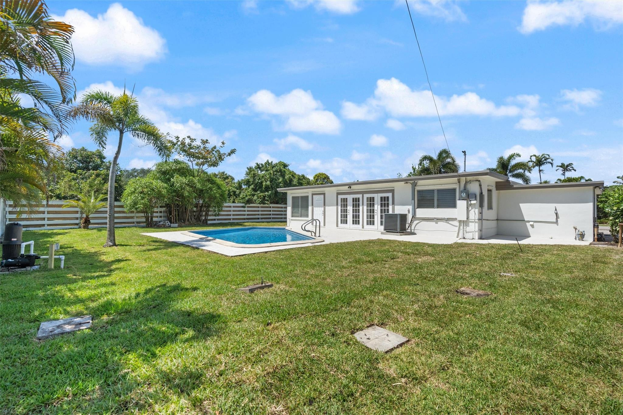 818 Fairway Dr