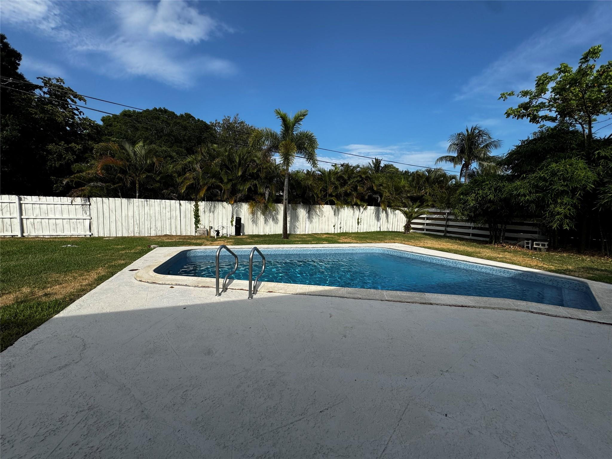 818 Fairway Dr