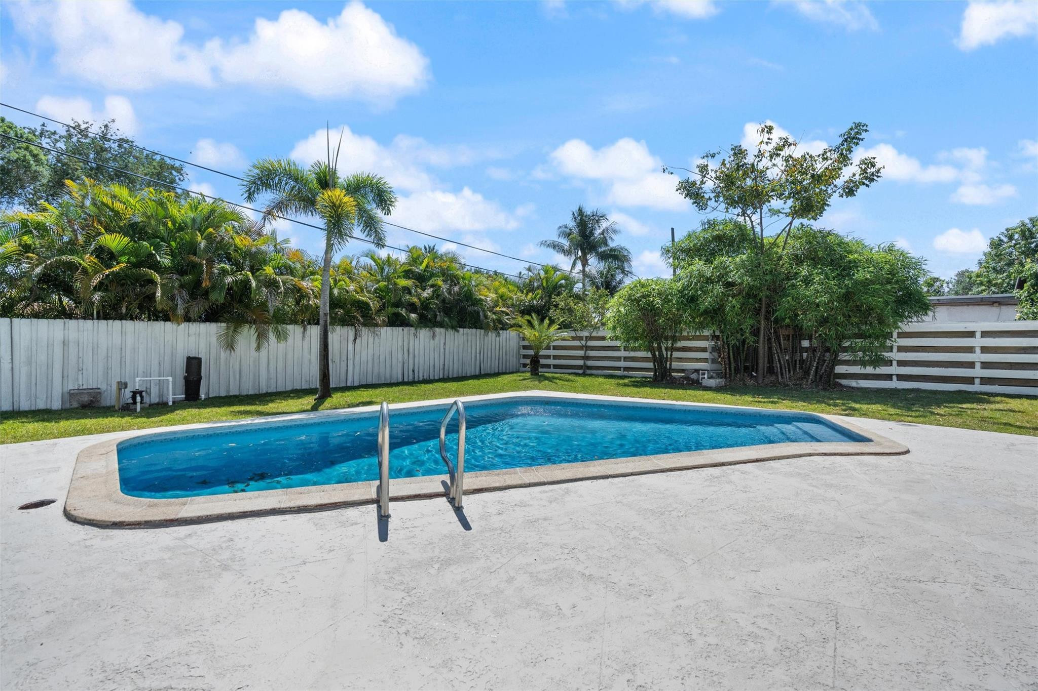 818 Fairway Dr