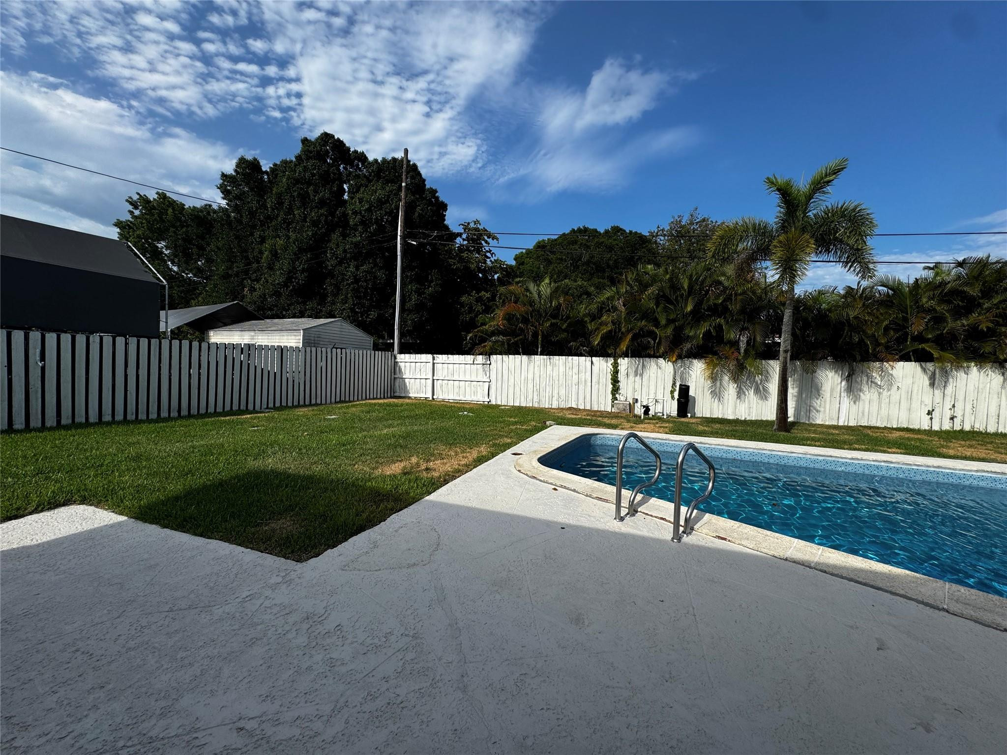 818 Fairway Dr