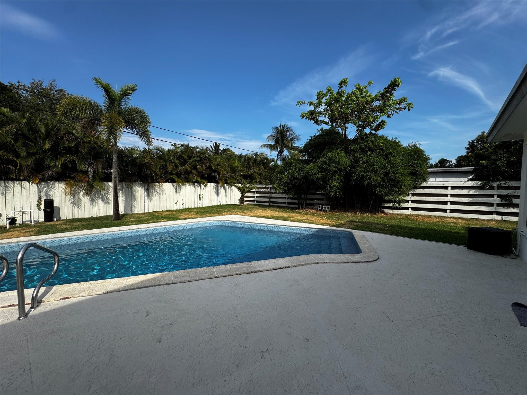 818 Fairway Dr