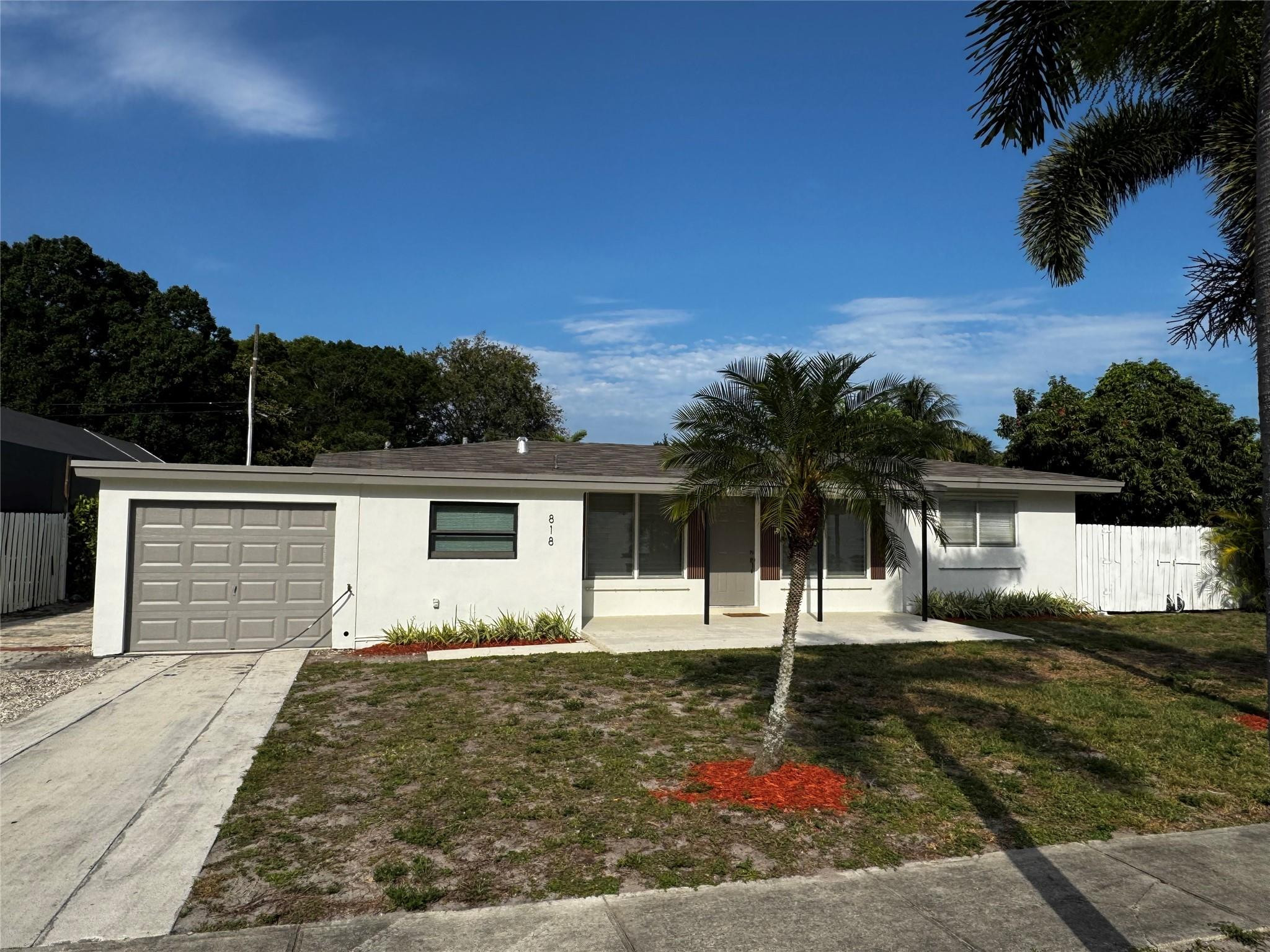 818 Fairway Dr