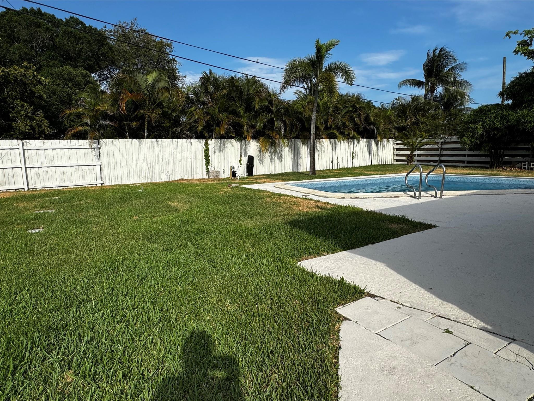 818 Fairway Dr
