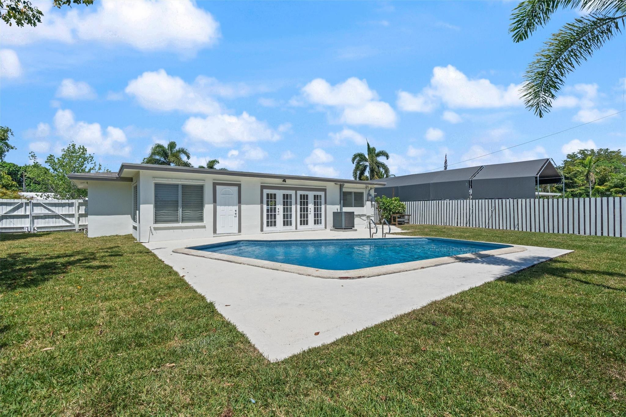 818 Fairway Dr