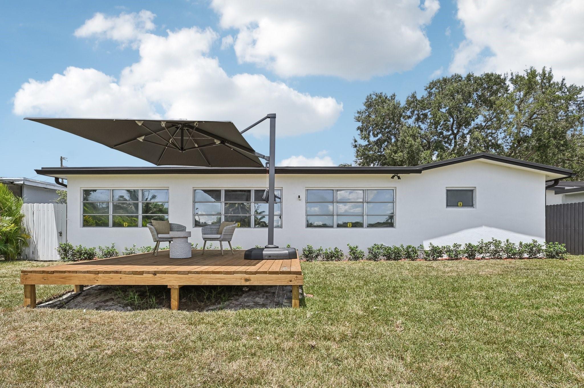 6764 Dogwood Dr