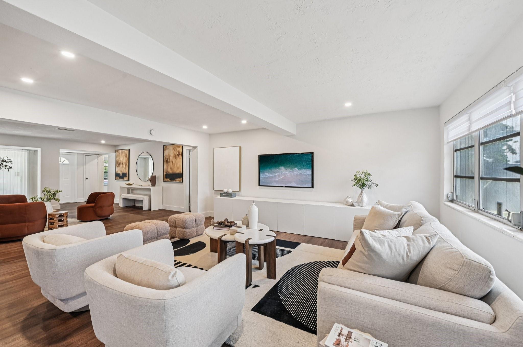 6764 Dogwood Dr