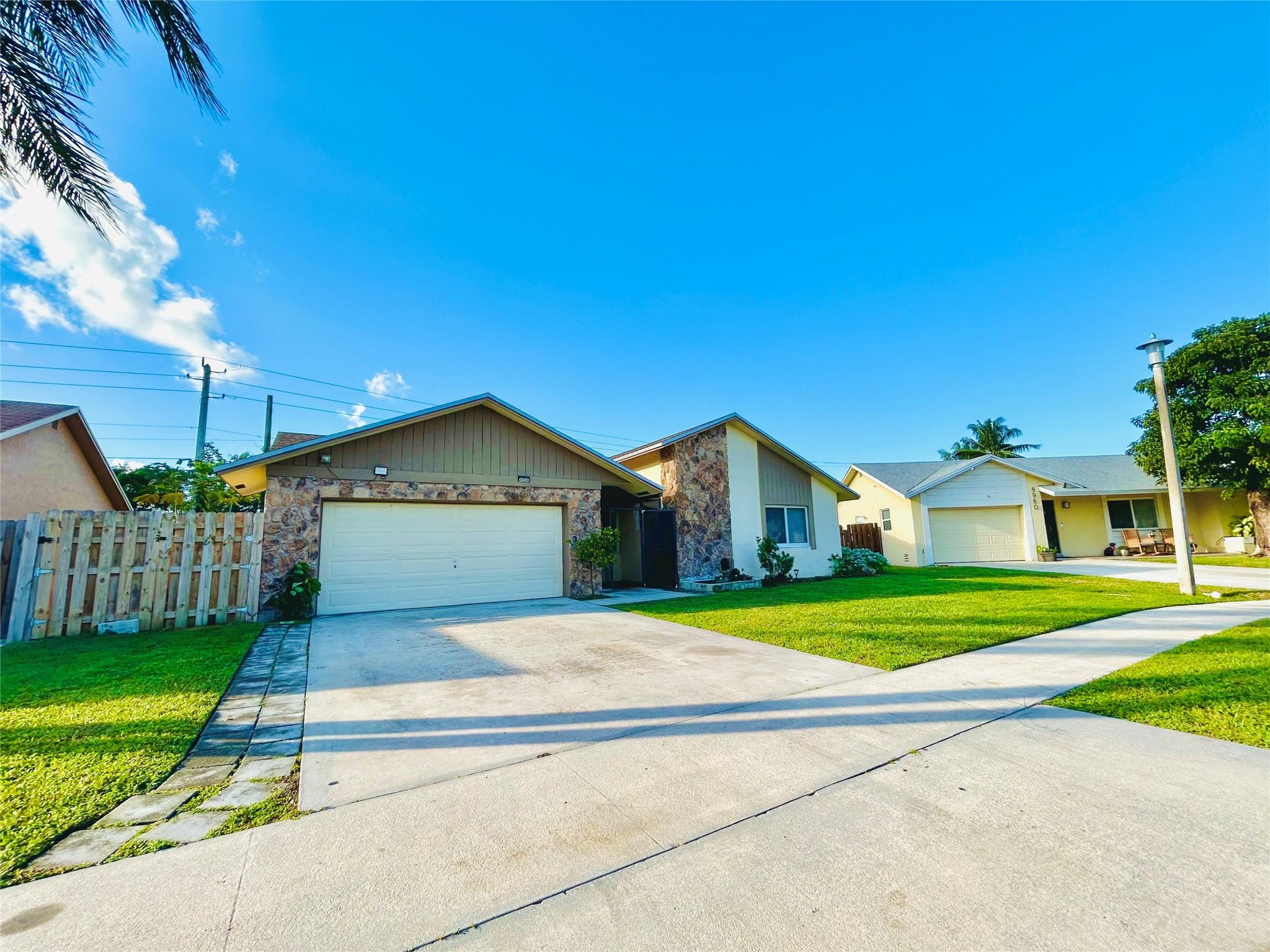 8948 SW 18th Rd