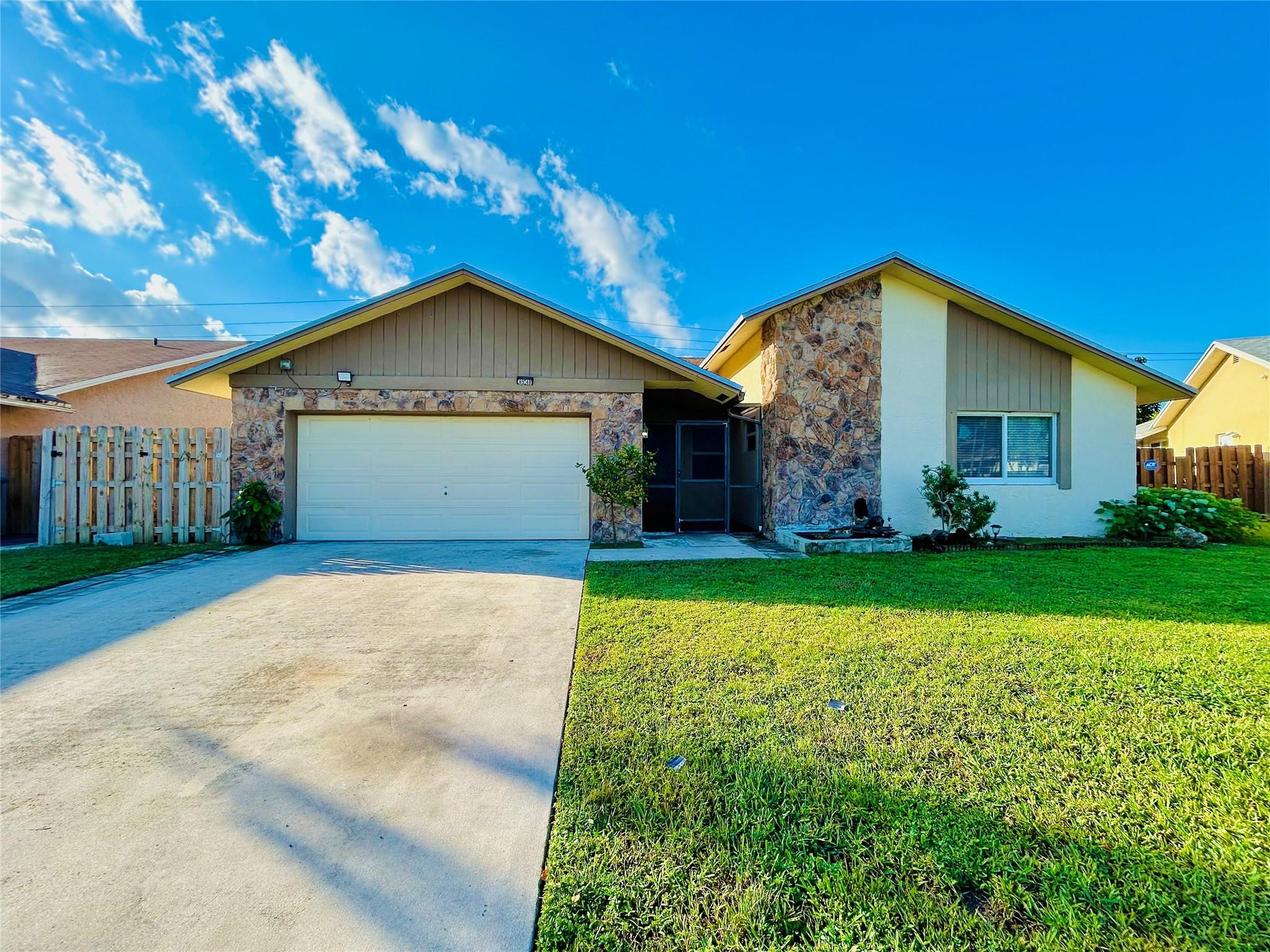 8948 SW 18th Rd