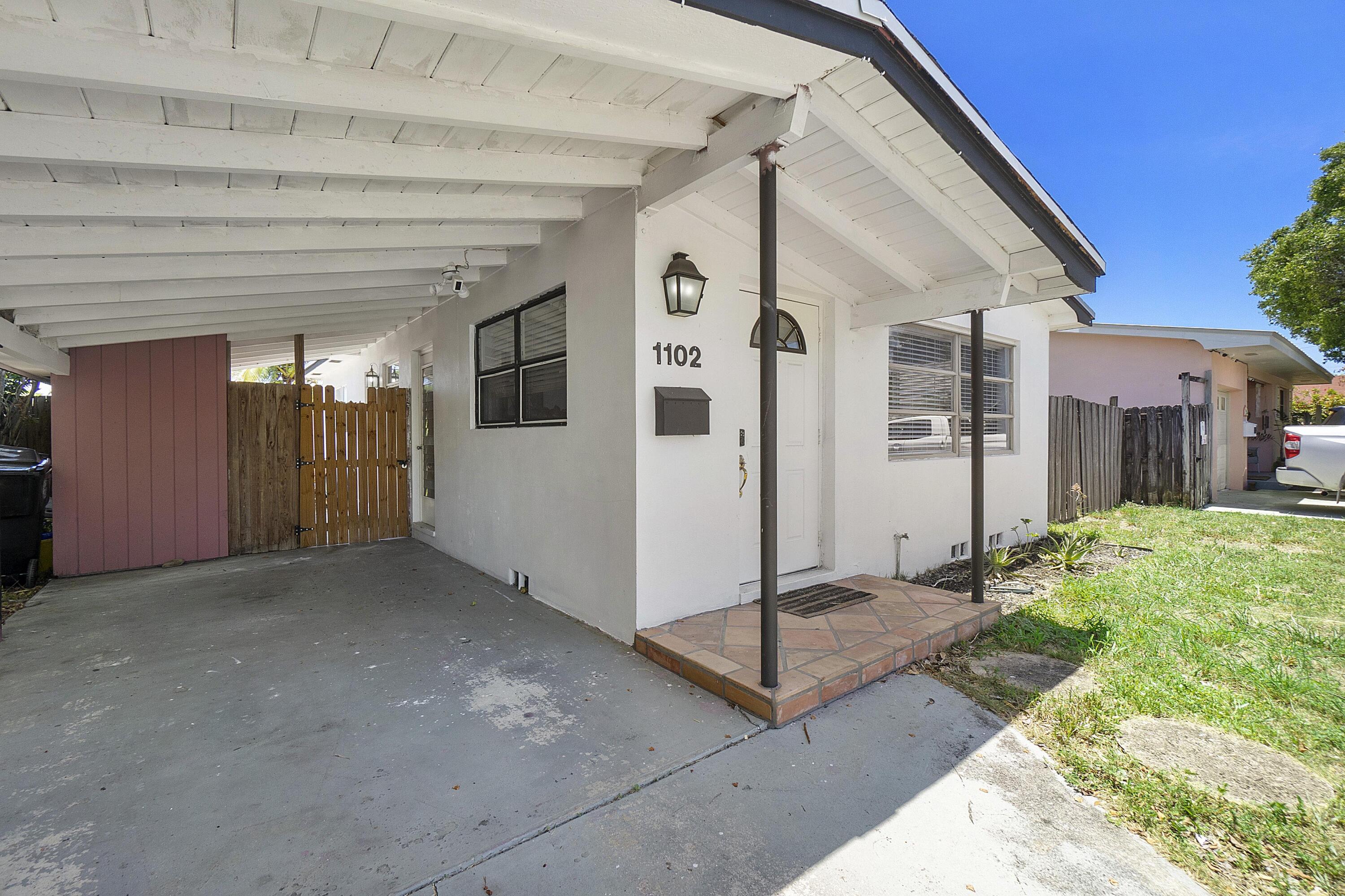 1102 S F Street