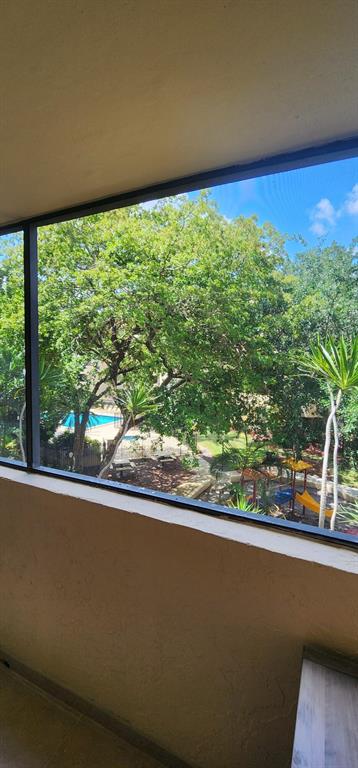 7401 NW 16th Street Unit: 305