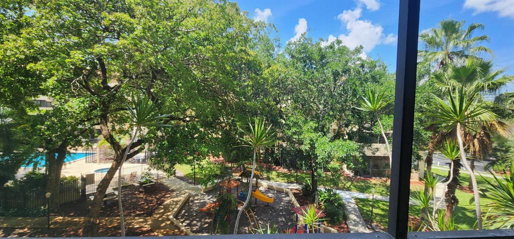 7401 NW 16th Street Unit: 305