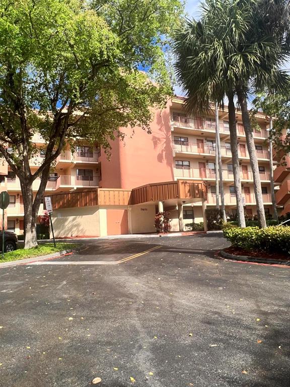 7401 NW 16th Street Unit: 305