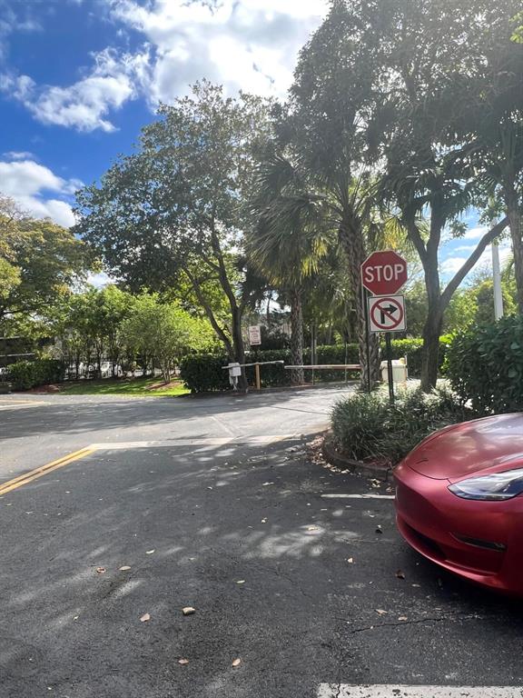 7401 NW 16th Street Unit: 305