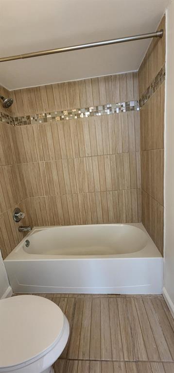 7401 NW 16th Street Unit: 305