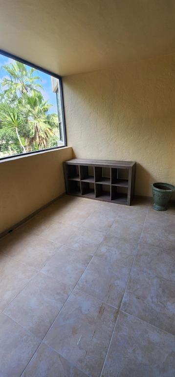 7401 NW 16th Street Unit: 305