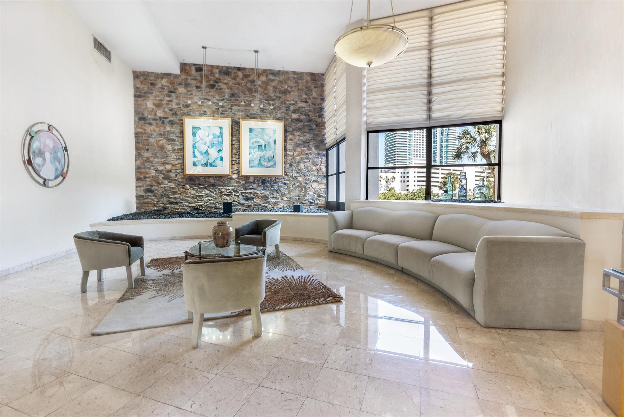 600 Parkview Drive 718