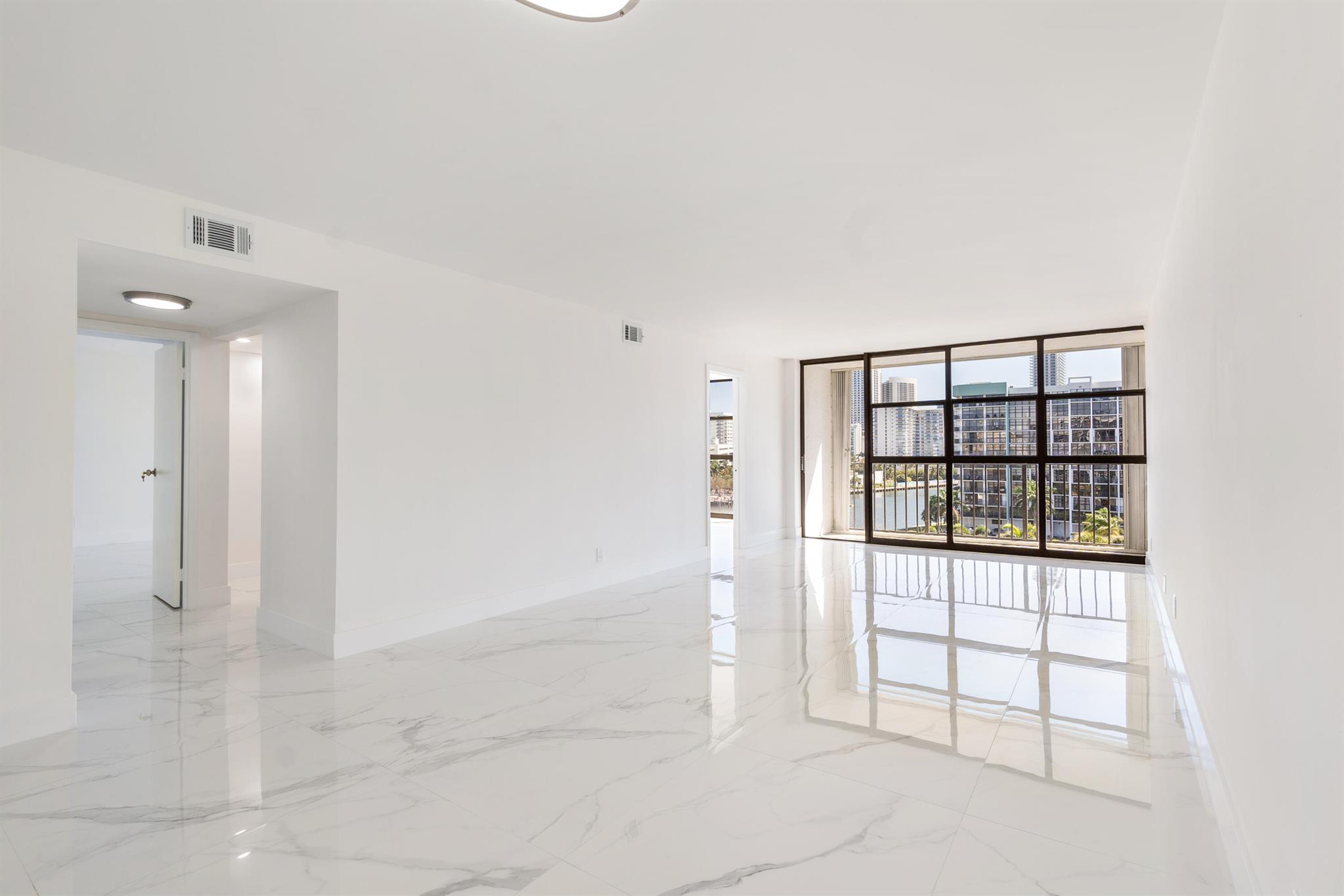 600 Parkview Drive 718