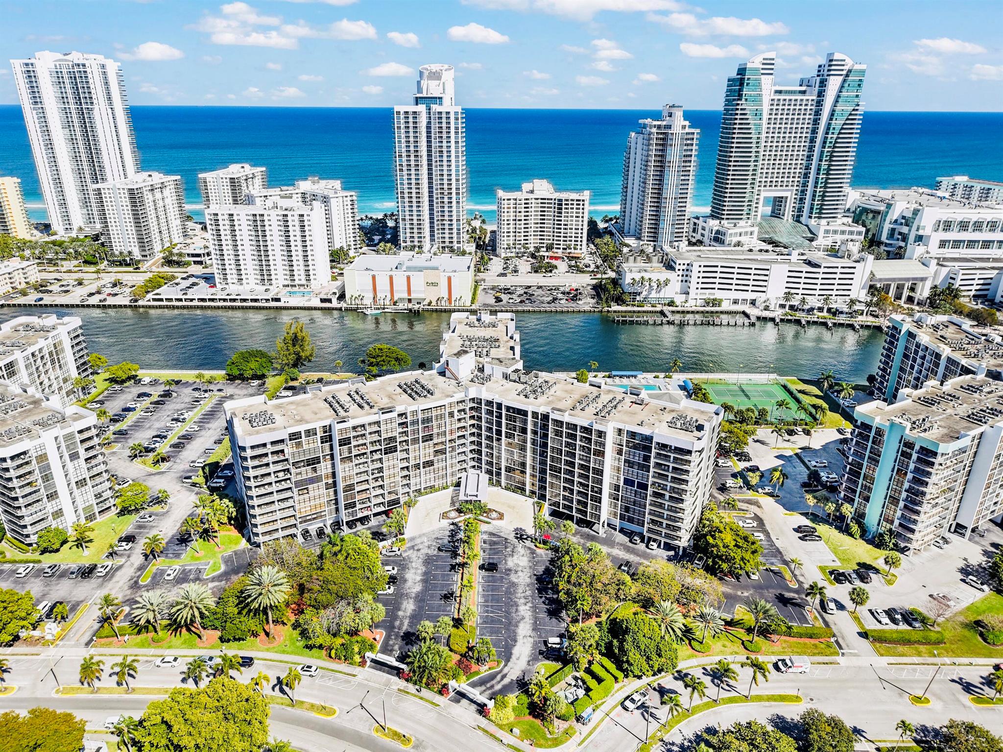 600 Parkview Drive 718