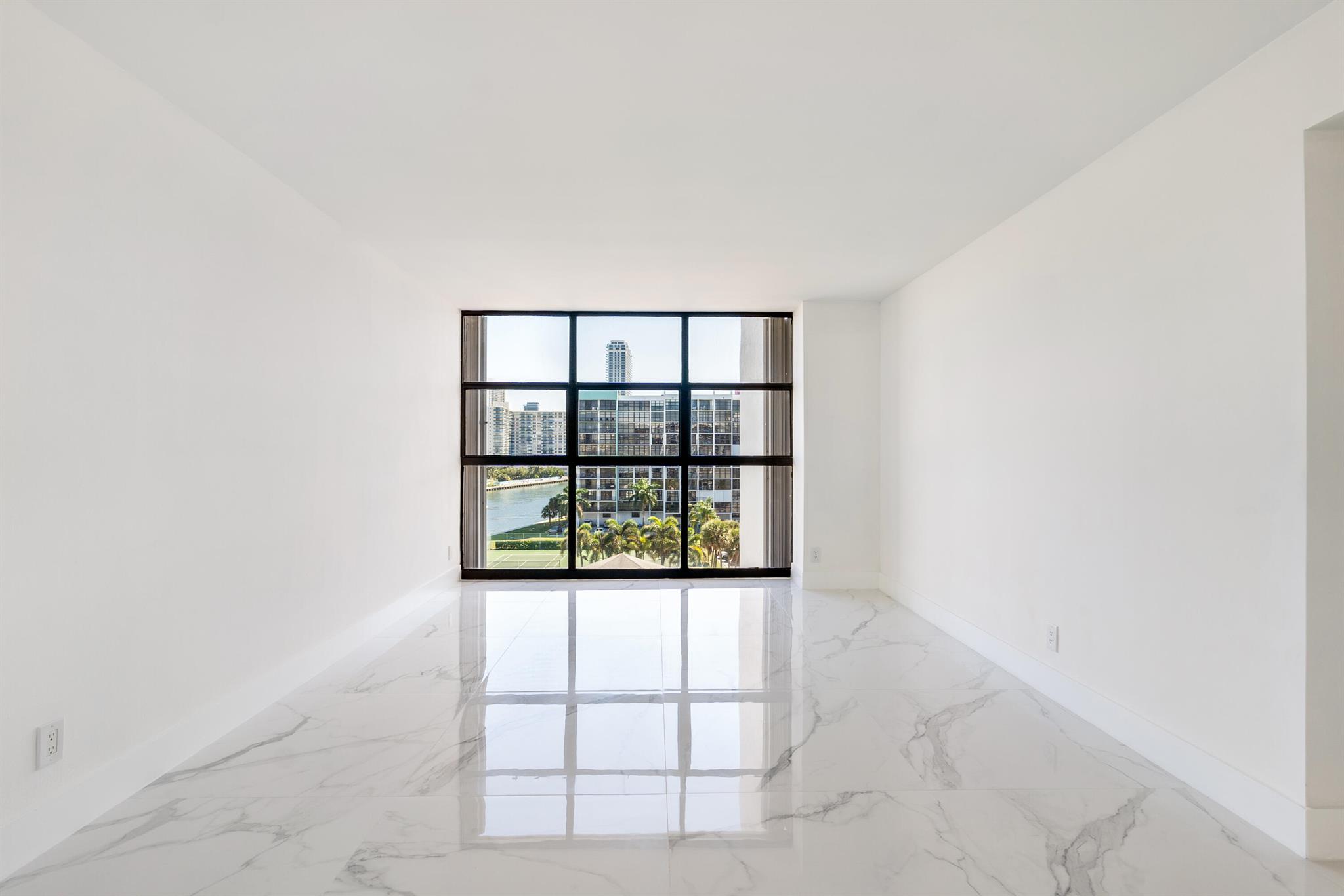 600 Parkview Drive 718