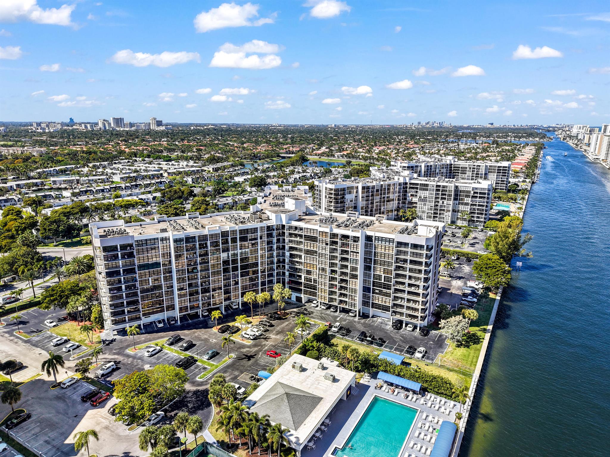 600 Parkview Drive 718