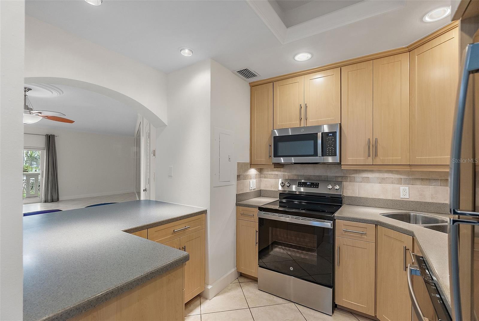 1200 N SHORE DR NE #102