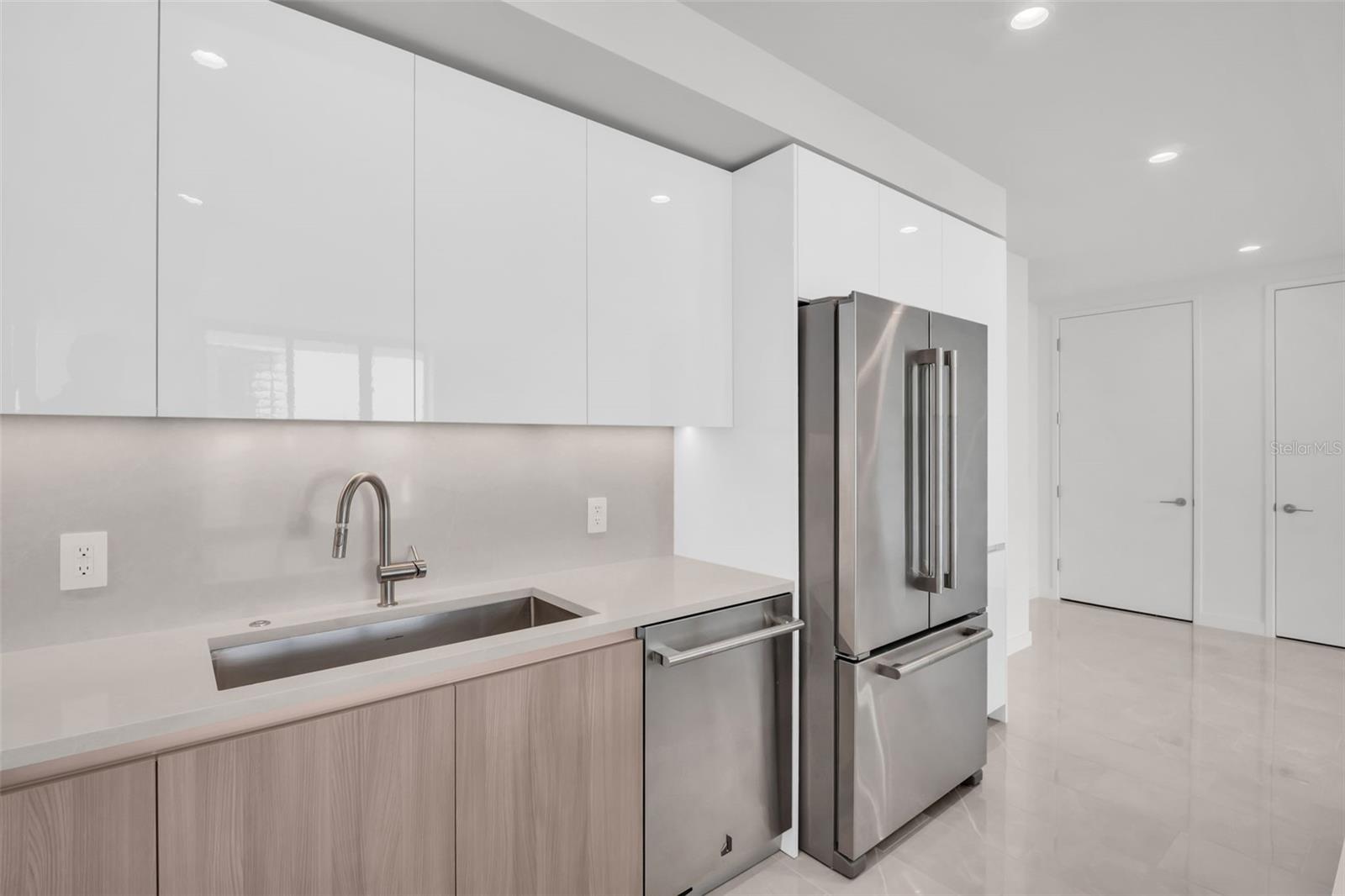 400 CENTRAL AVE #2205