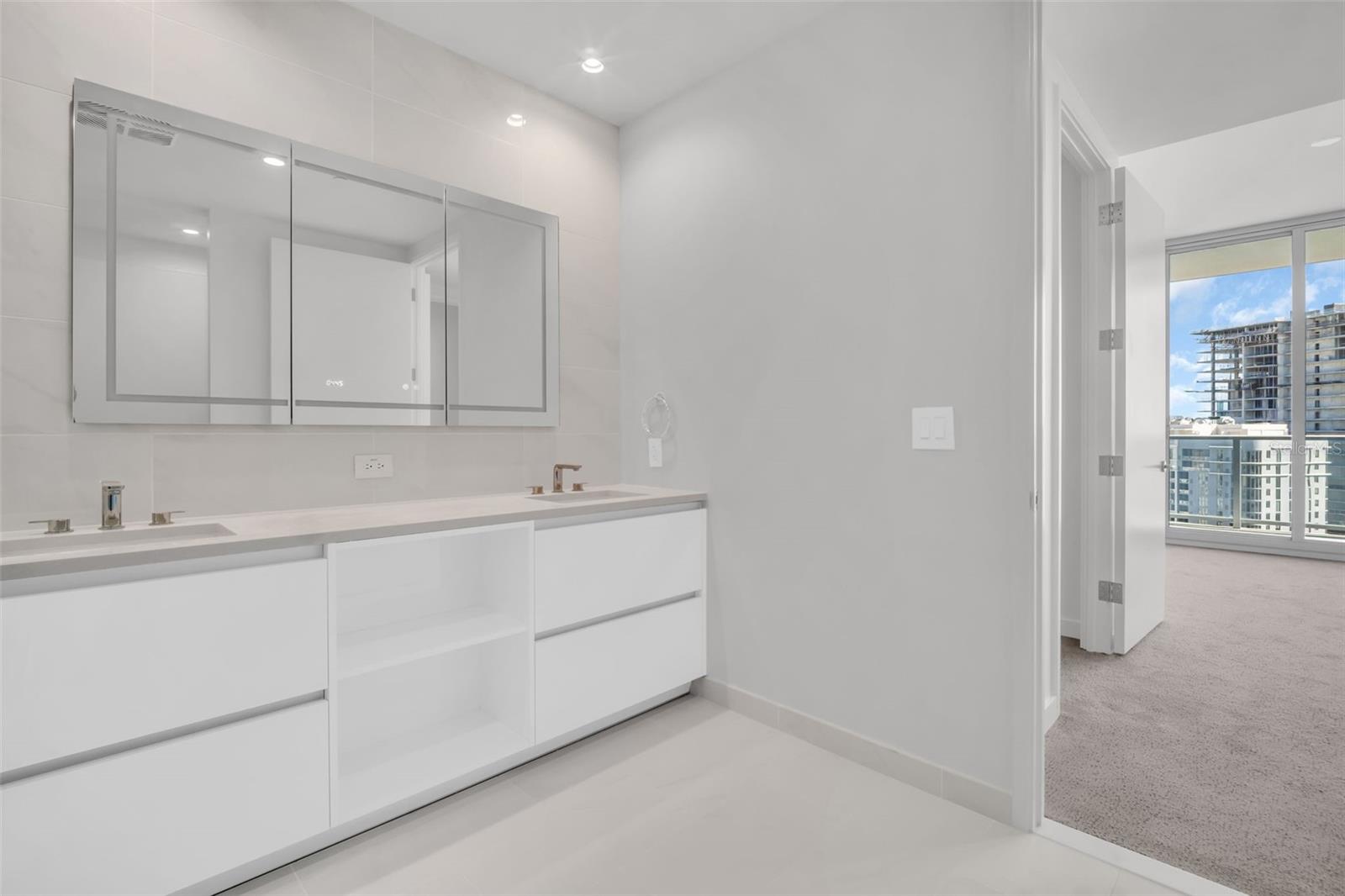 400 CENTRAL AVE #2205
