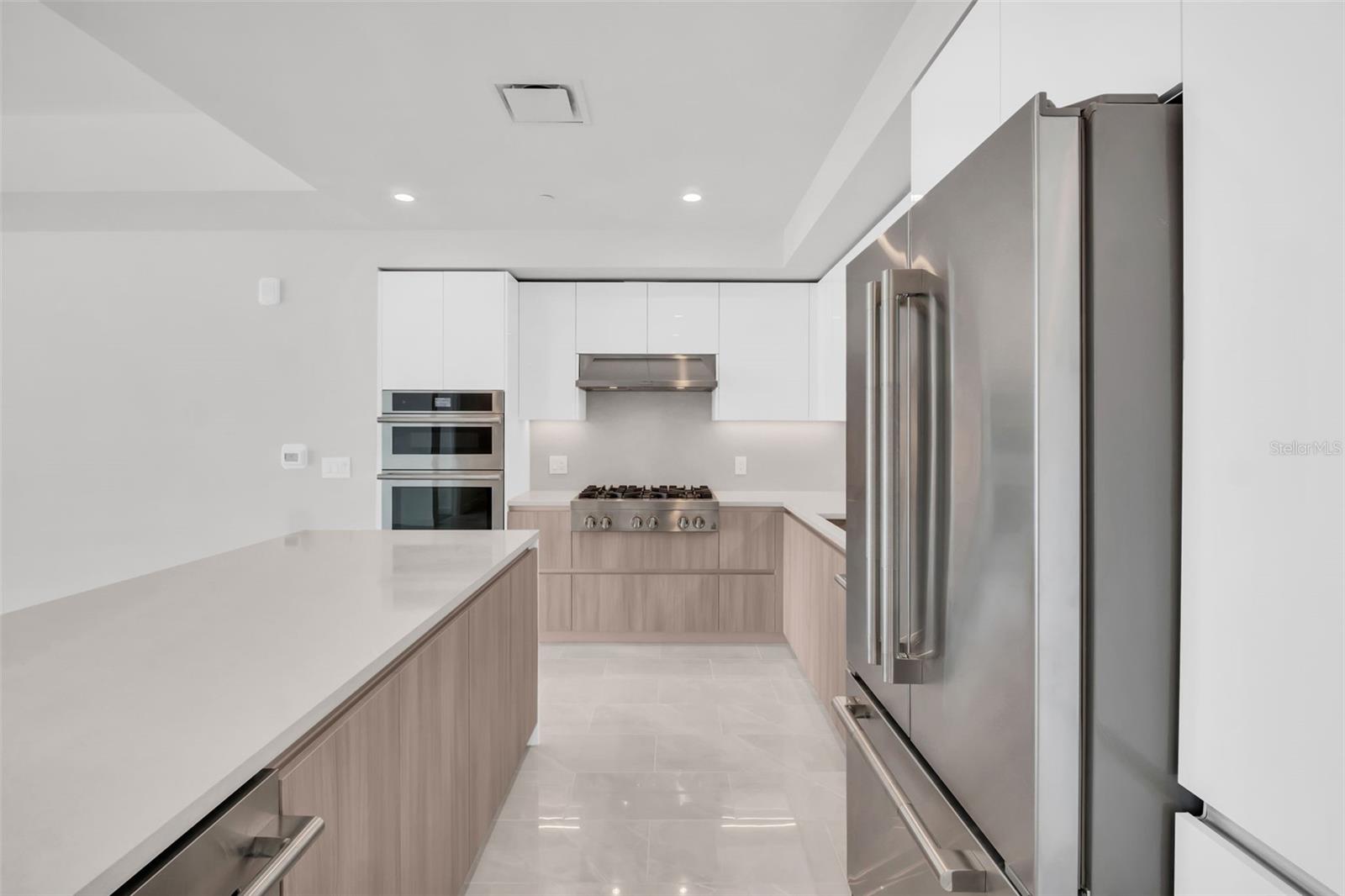 400 CENTRAL AVE #2205