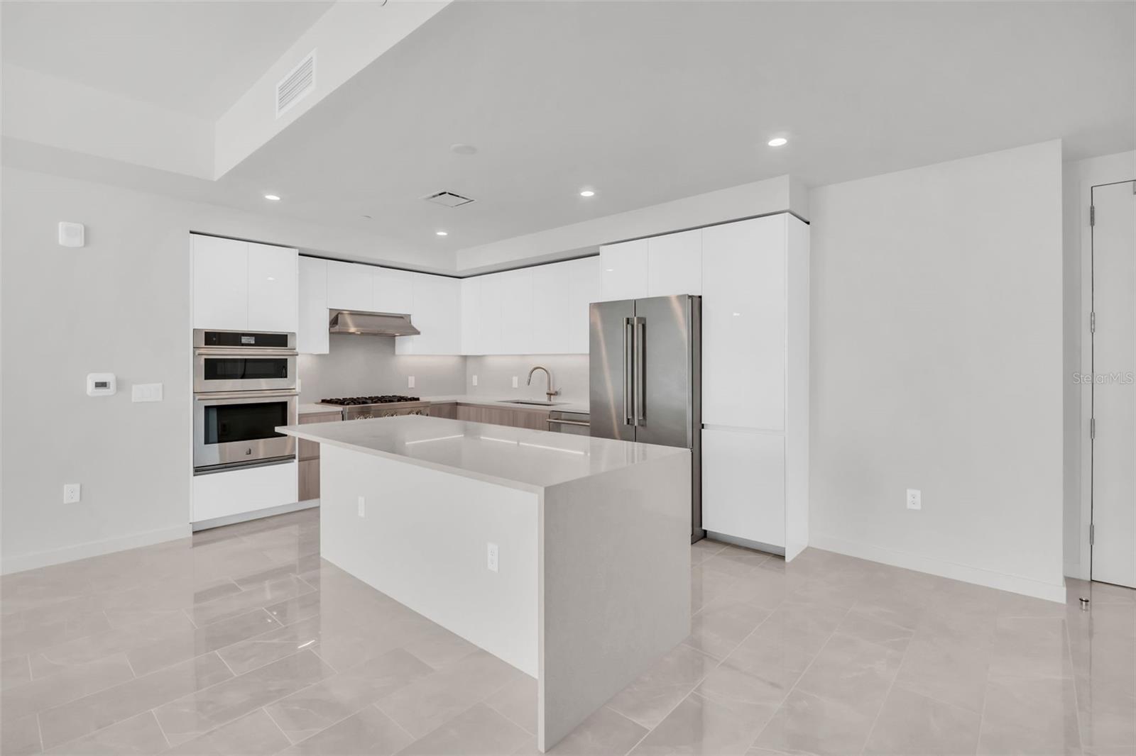 400 CENTRAL AVE #2205