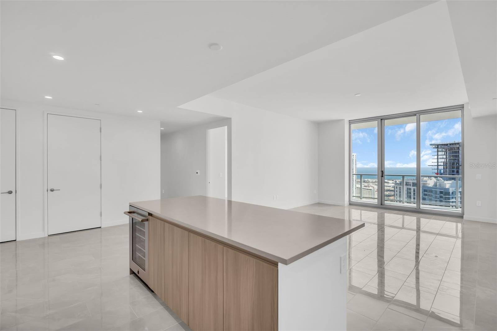 400 CENTRAL AVE #2605