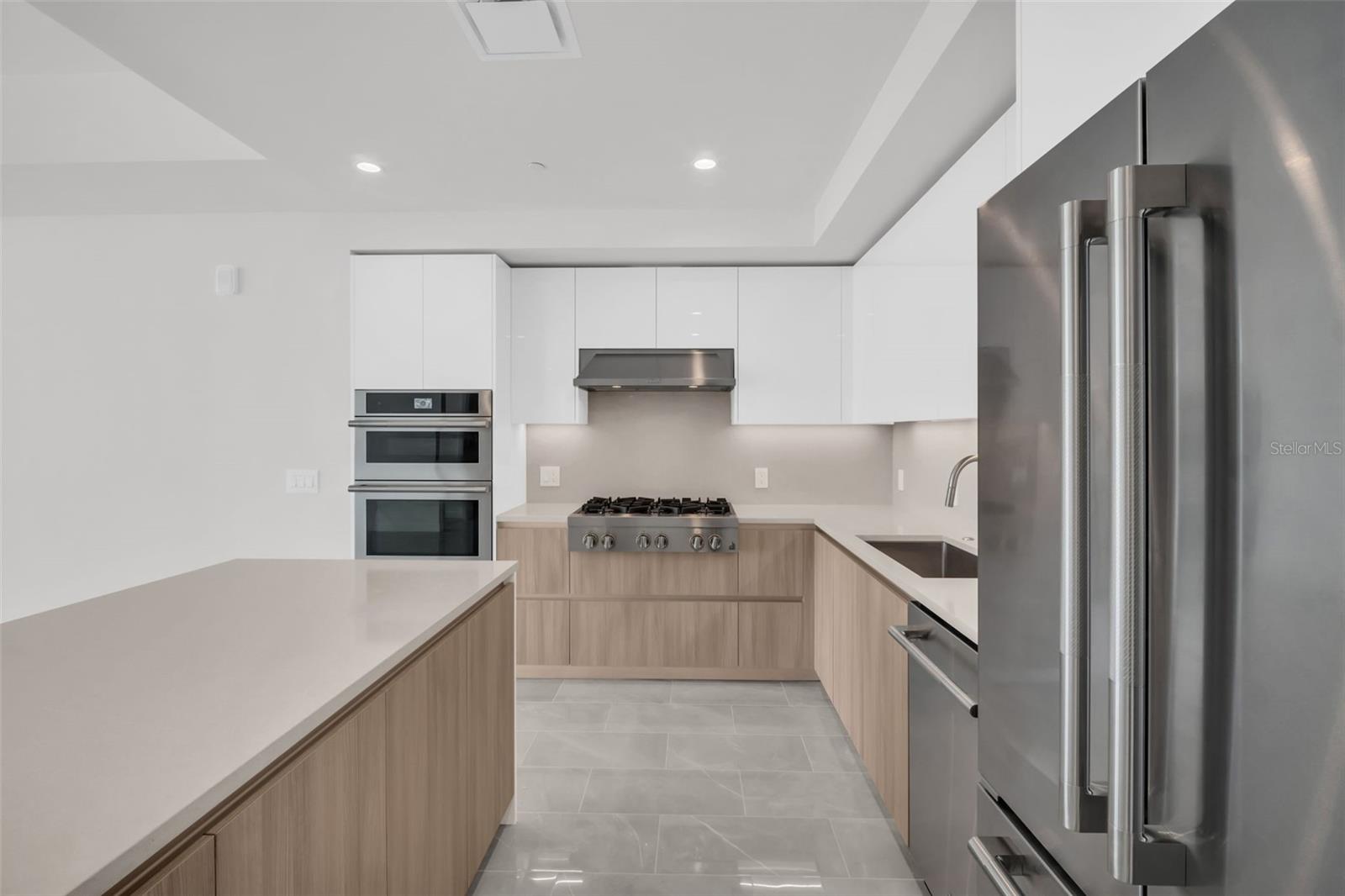 400 CENTRAL AVE #2605