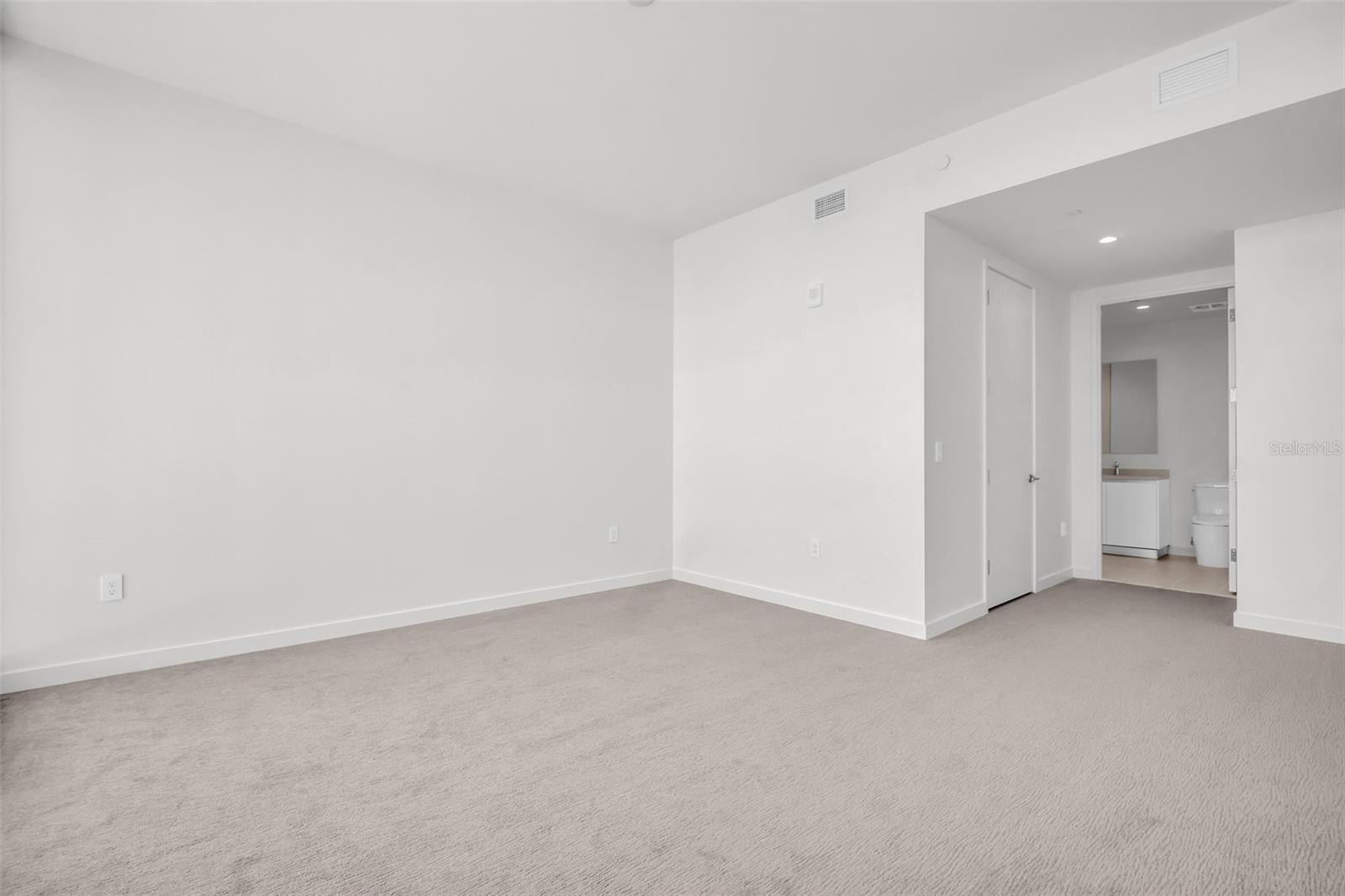 400 CENTRAL AVE #2605