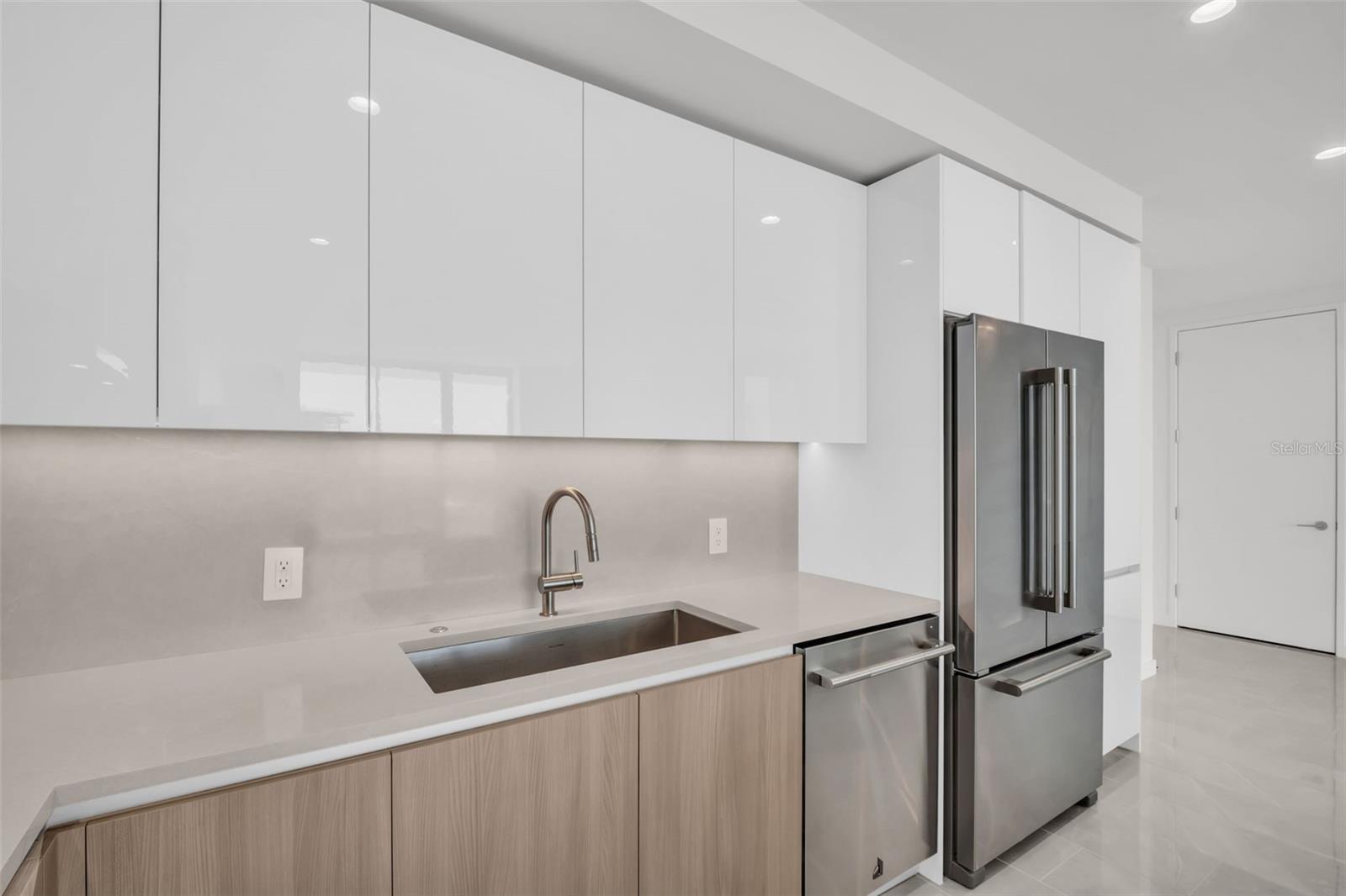 400 CENTRAL AVE #2605