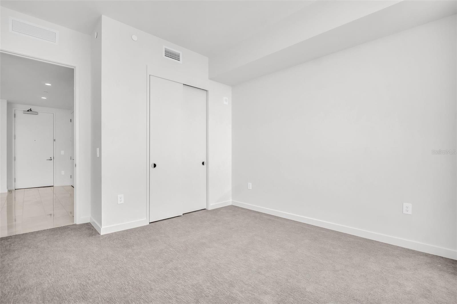 400 CENTRAL AVE #2605
