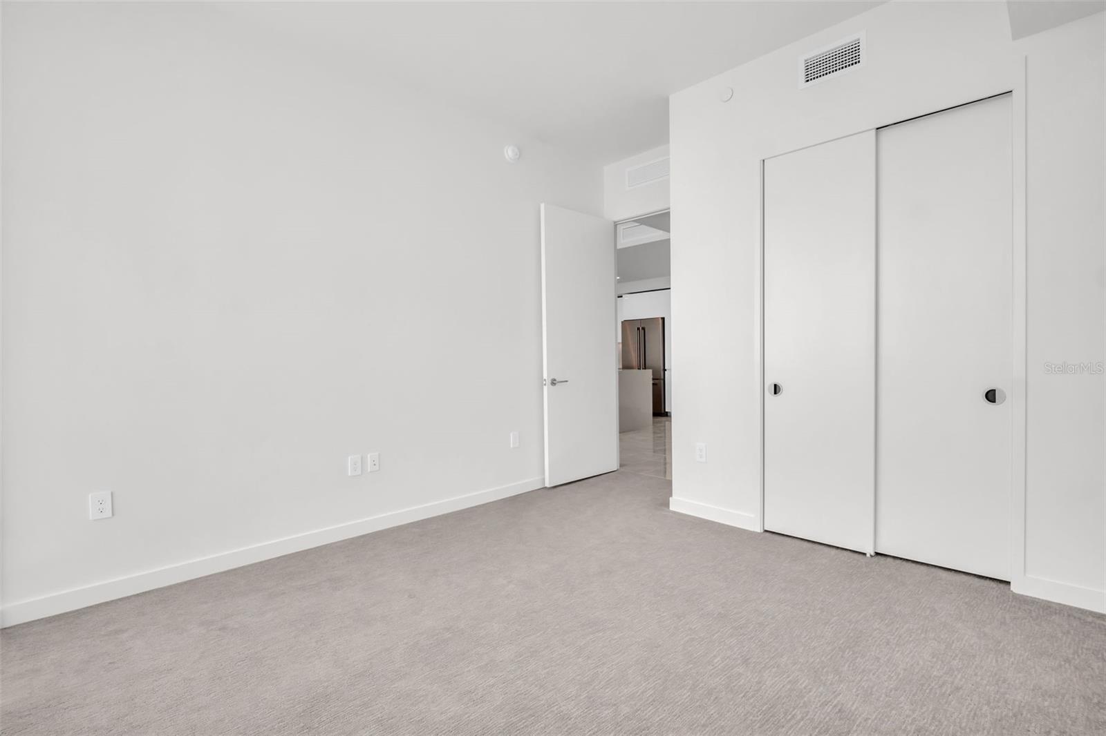 400 CENTRAL AVE #2605