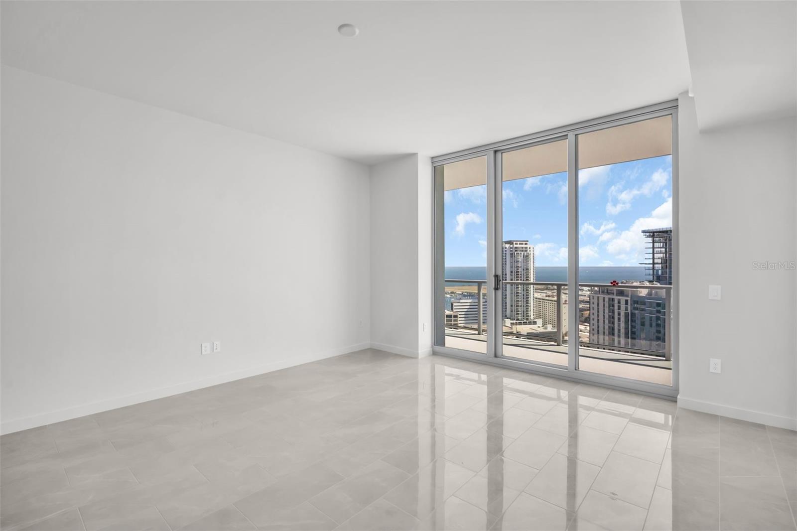 400 CENTRAL AVE #2605