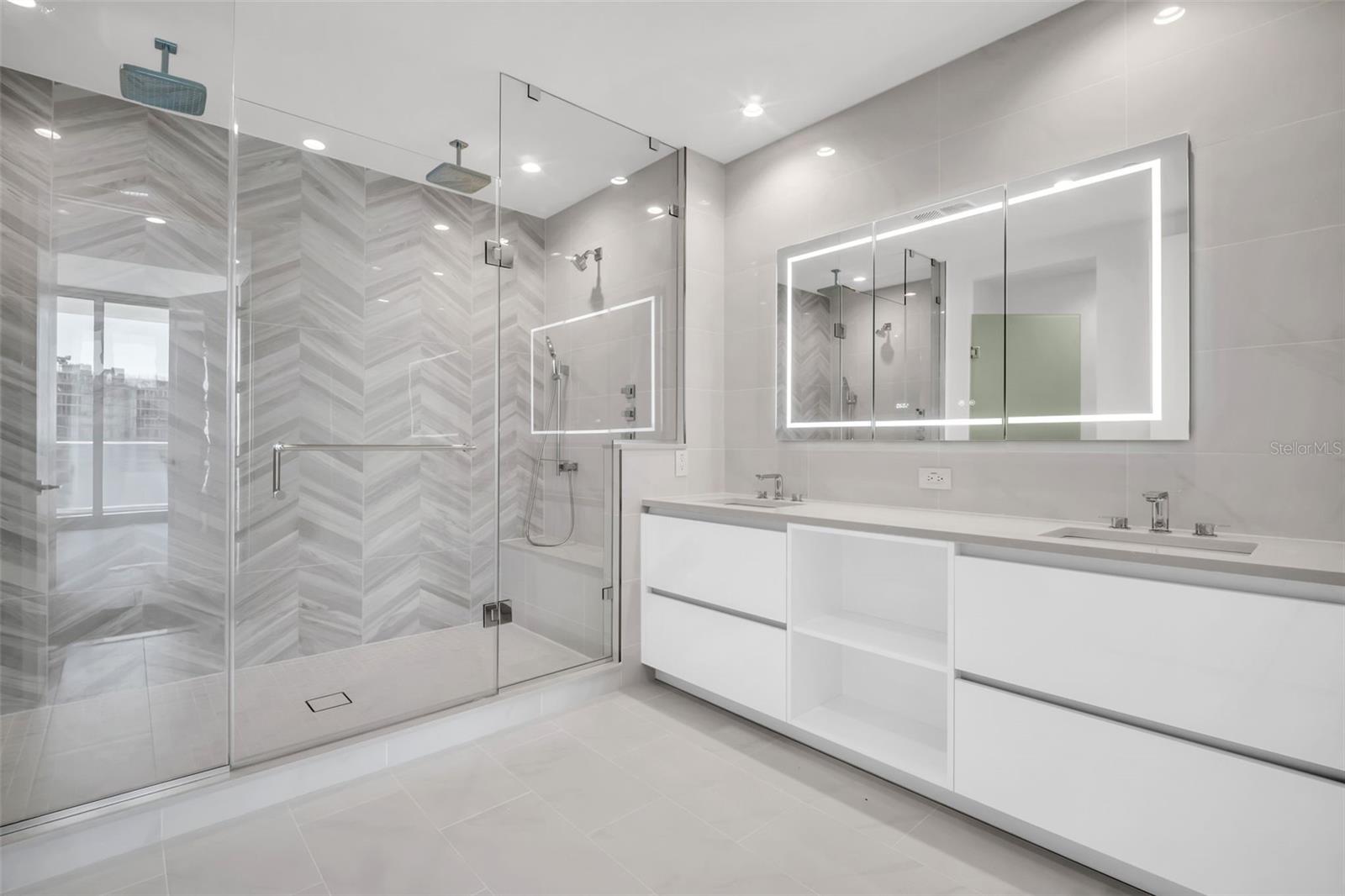 400 CENTRAL AVE #2605