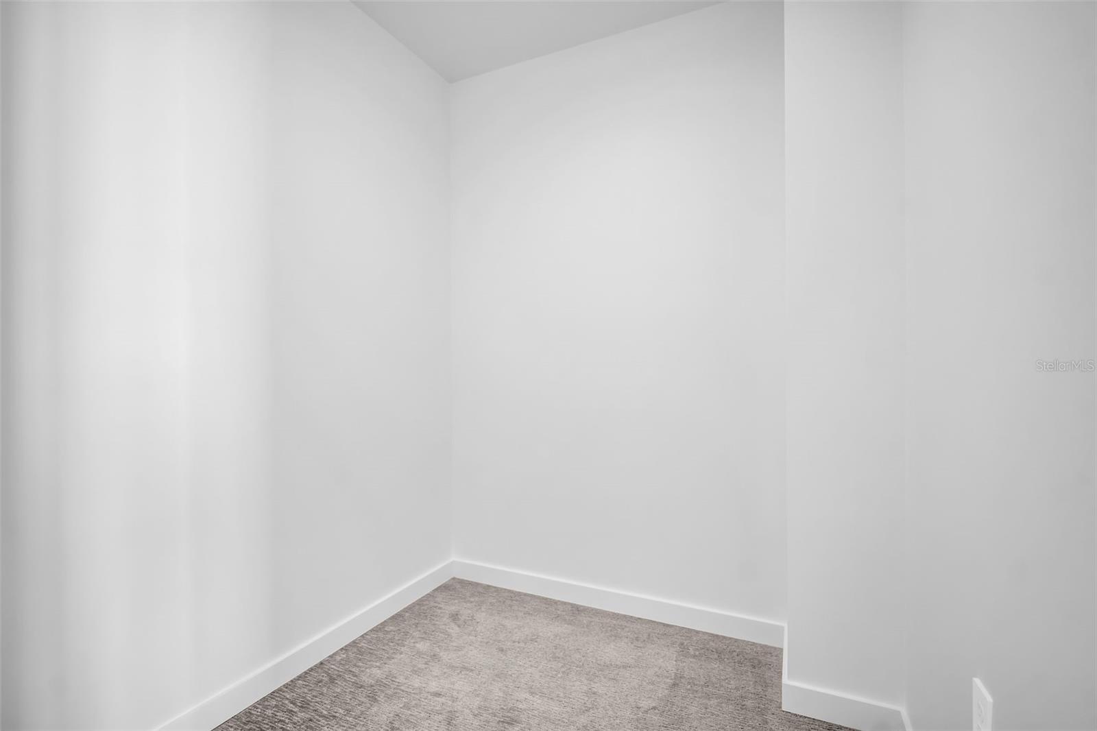 400 CENTRAL AVE #2605