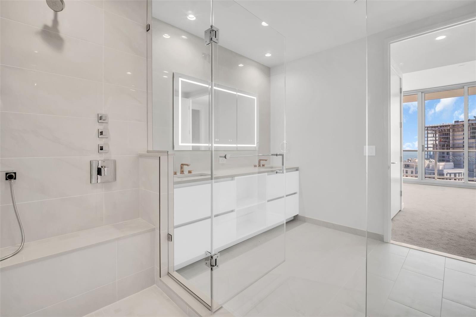 400 CENTRAL AVE #2605