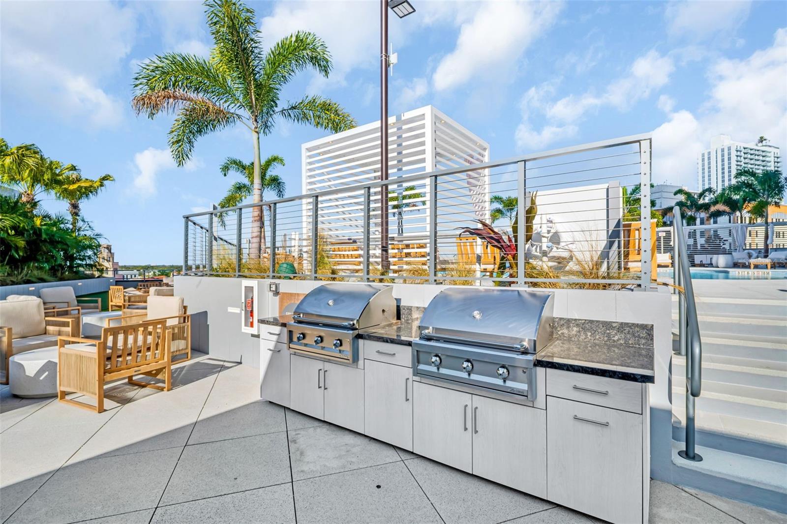 400 CENTRAL AVE #2605
