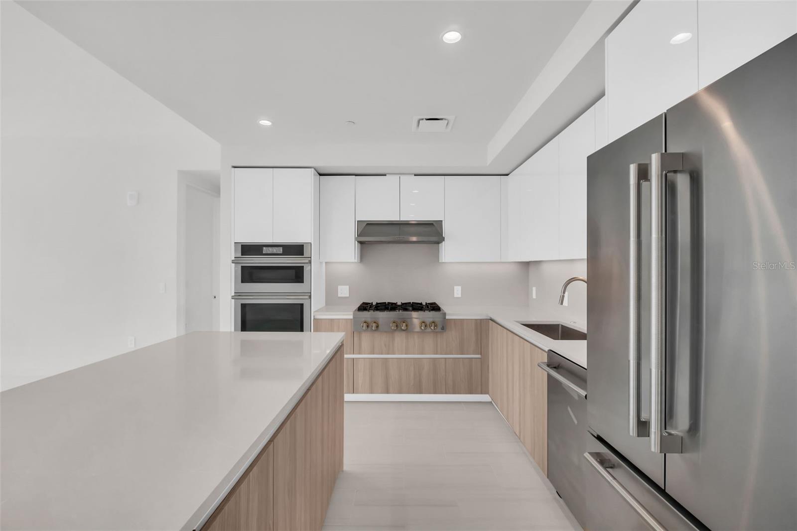 400 CENTRAL AVE #3606