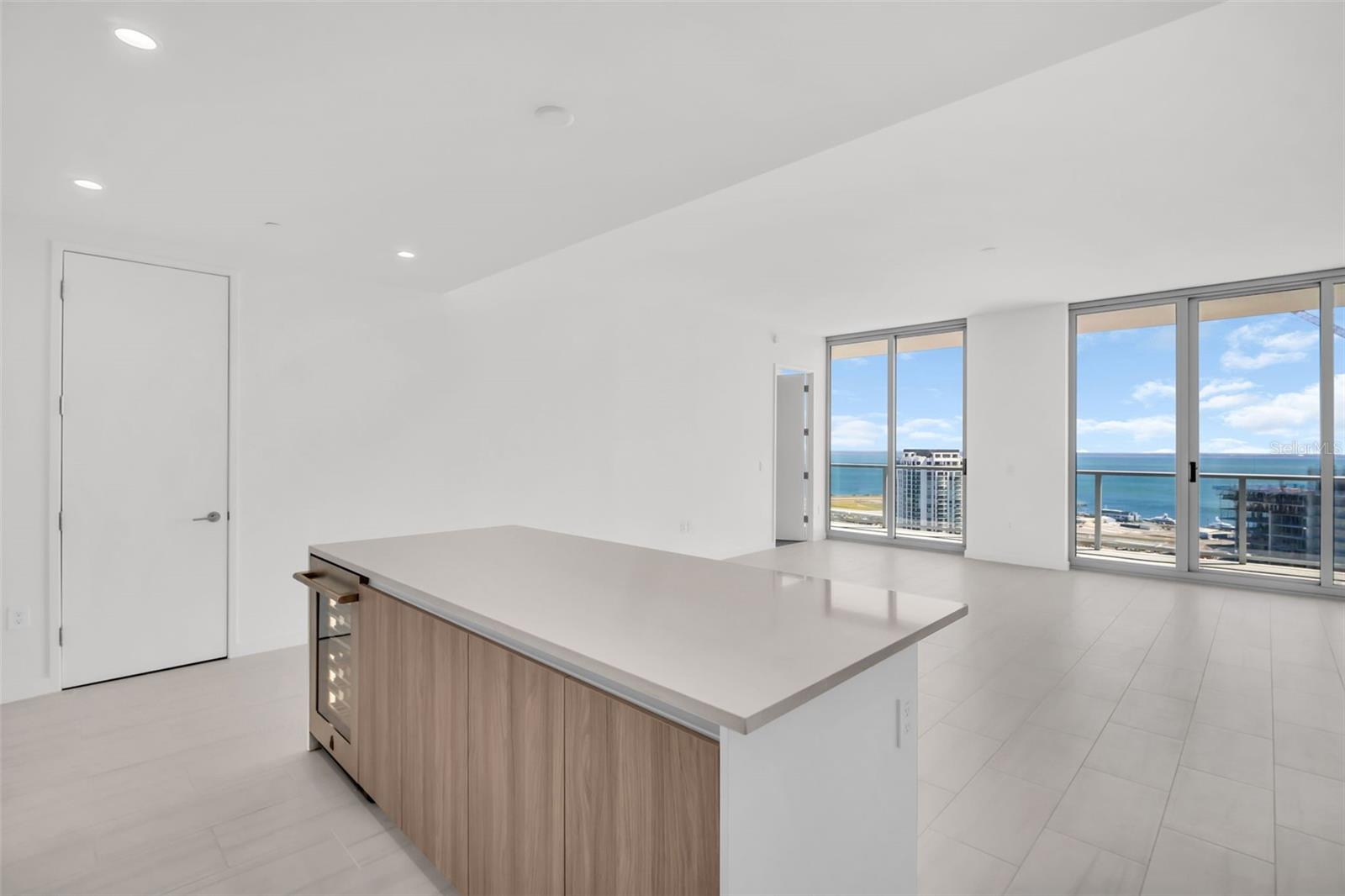 400 CENTRAL AVE #3606